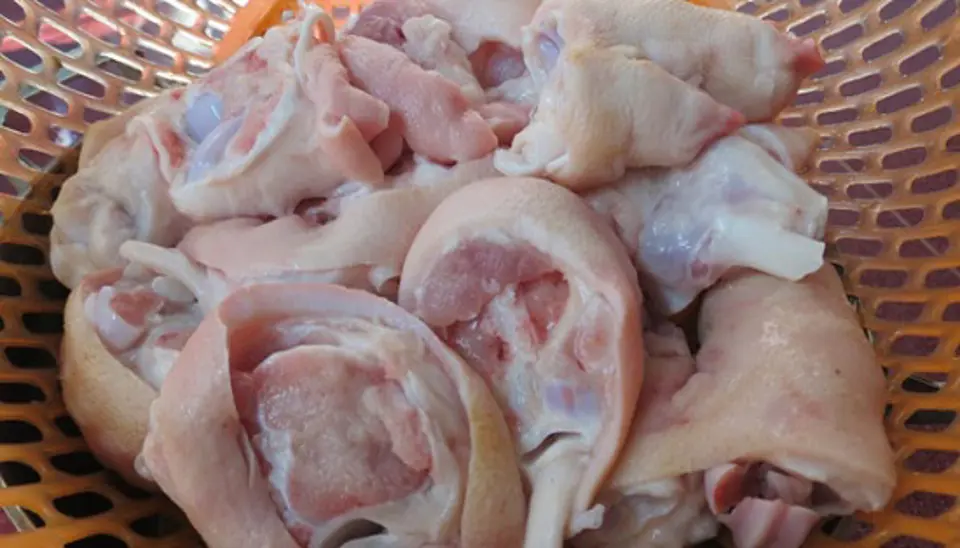 Cách làm món chân giò hầm đậu nành đơn giản thơm ngon