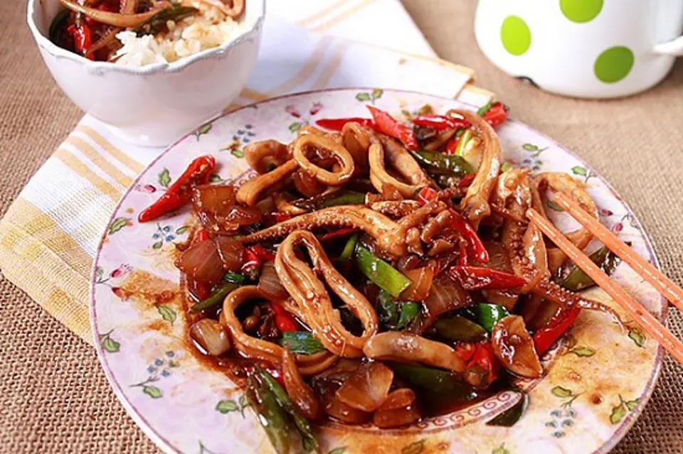 Cách làm món mực xốt chua cay cho bữa cơm thêm ngon