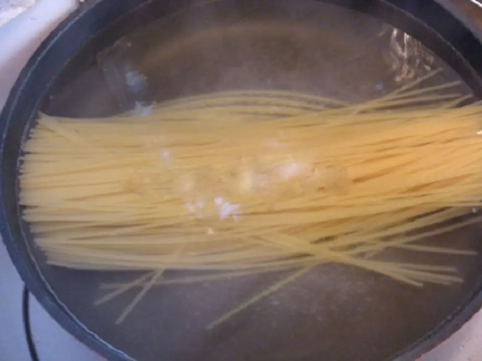Cách làm món mỳ spaghetti xào nấm đơn giản thơm ngon Cách làm món mỳ spaghetti xào nấm đơn giản thơm ngon
