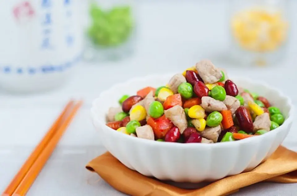 Cách làm món thịt heo xào rau củ đơn giản