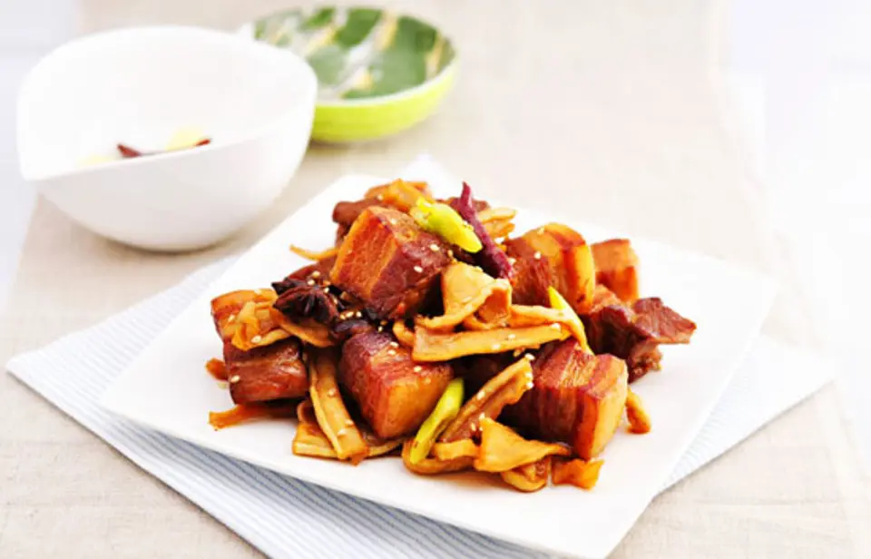 Cách làm món thịt kho củ cải khô lạ miệng