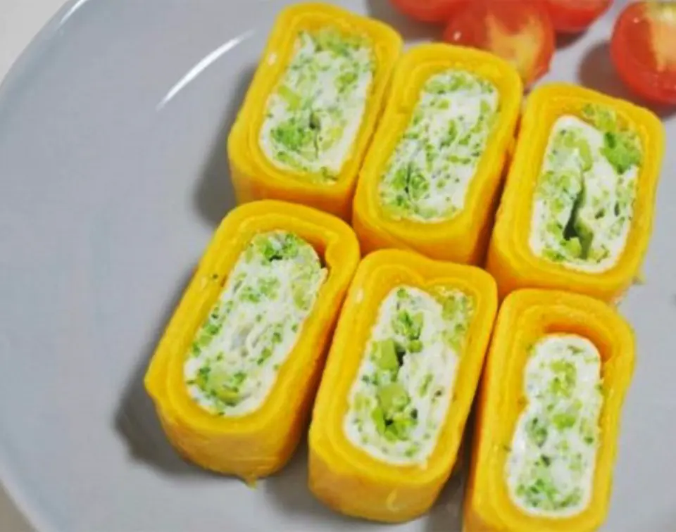 Cách làm món trứng cuộn bông cải đơn giản hấp dẫn Cách làm món trứng cuộn bông cải đơn giản hấp dẫn
