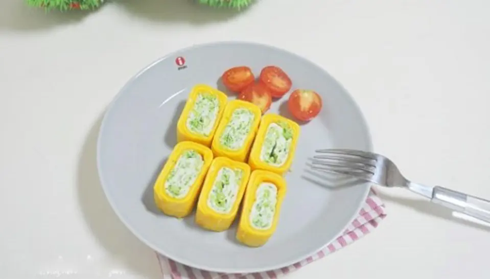 Cách làm món trứng cuộn bông cải đơn giản hấp dẫn Cách làm món trứng cuộn bông cải đơn giản hấp dẫn