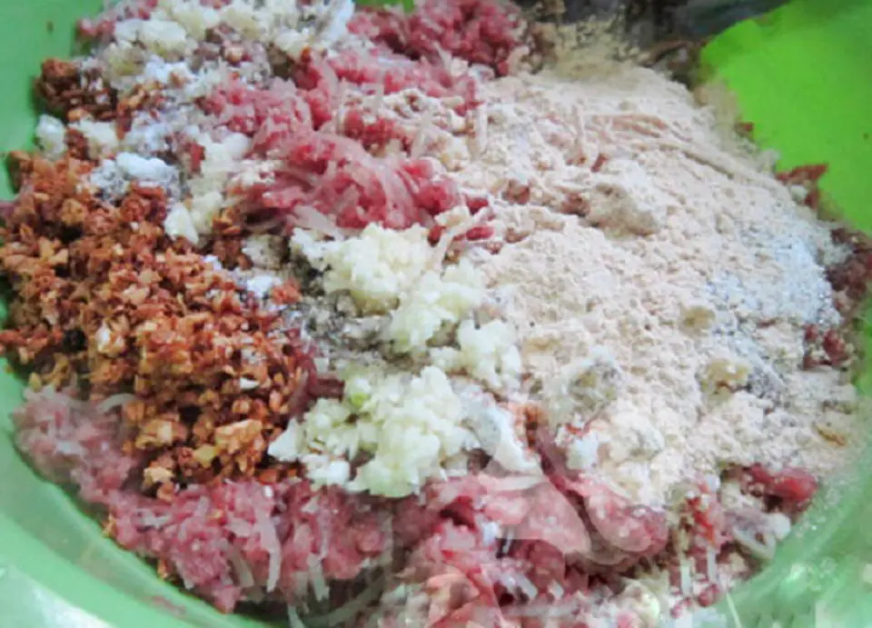 Cách làm nem chua cực ngon tại nhà