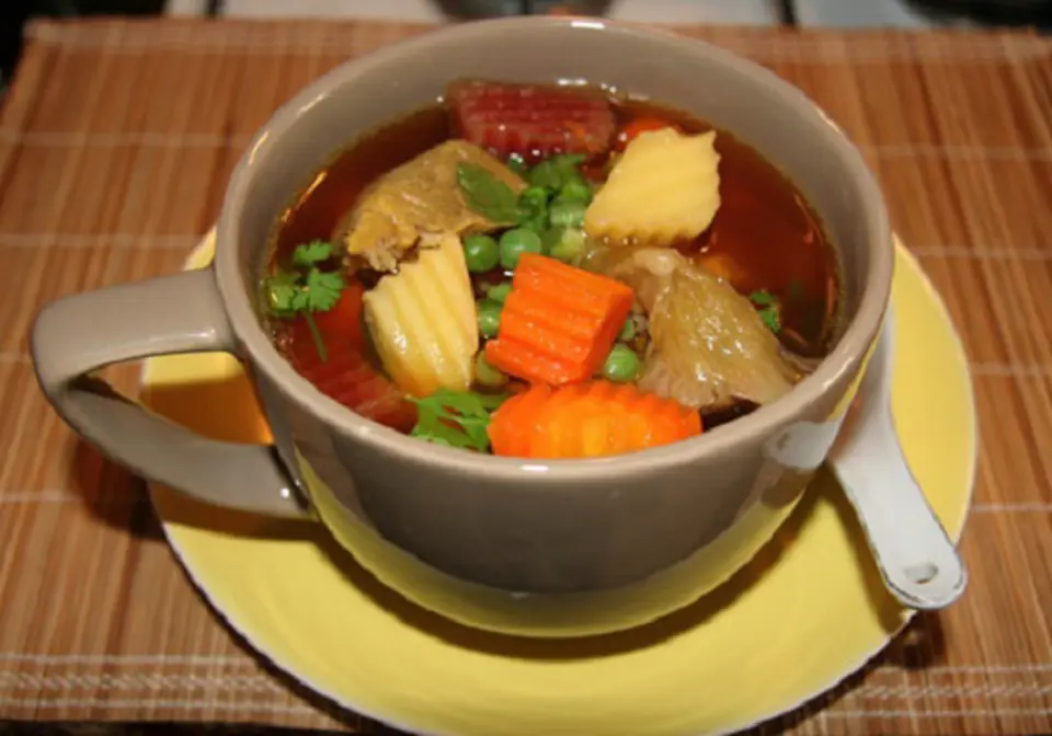 Cách làm soup bắp bò hầm rau củ đơn giản Cách làm soup bắp bò hầm rau củ đơn giản