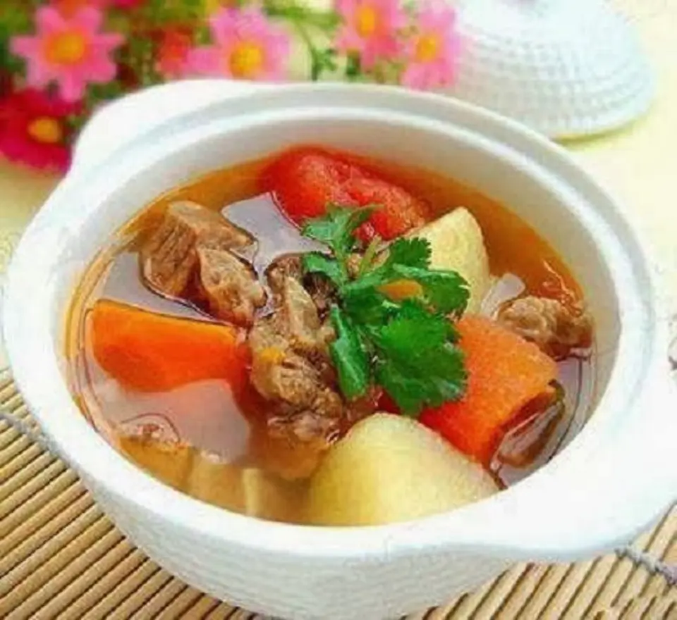 Cách làm soup bắp bò hầm rau củ đơn giản Cách làm soup bắp bò hầm rau củ đơn giản