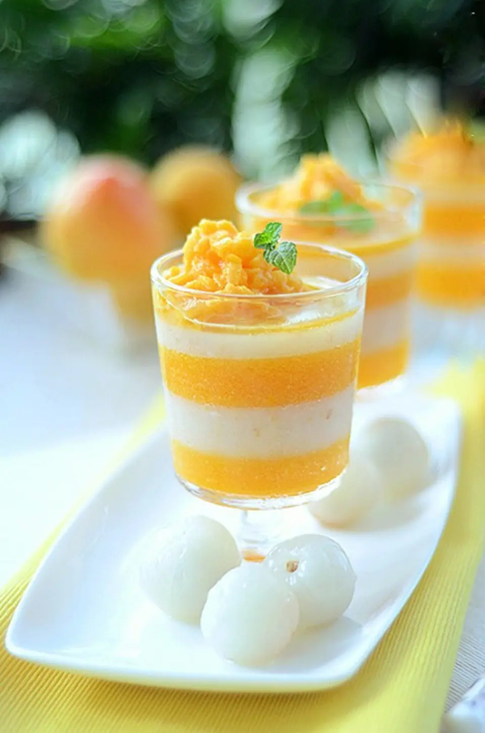 Cách làm thạch hoa quả 3 tầng rực rỡ sắc màu Cách làm thạch hoa quả 3 tầng rực rỡ sắc màu