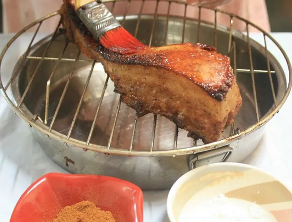 Cách làm thịt heo quay thơm ngon tại nhà