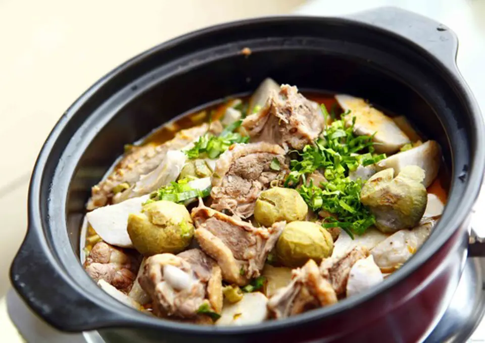 Cách làm vịt om sấu thật ngon cho bữa ăn ngày hè