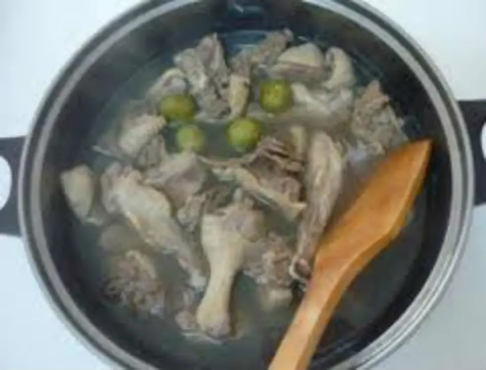 Cách làm vịt om sấu thật ngon cho bữa ăn ngày hè