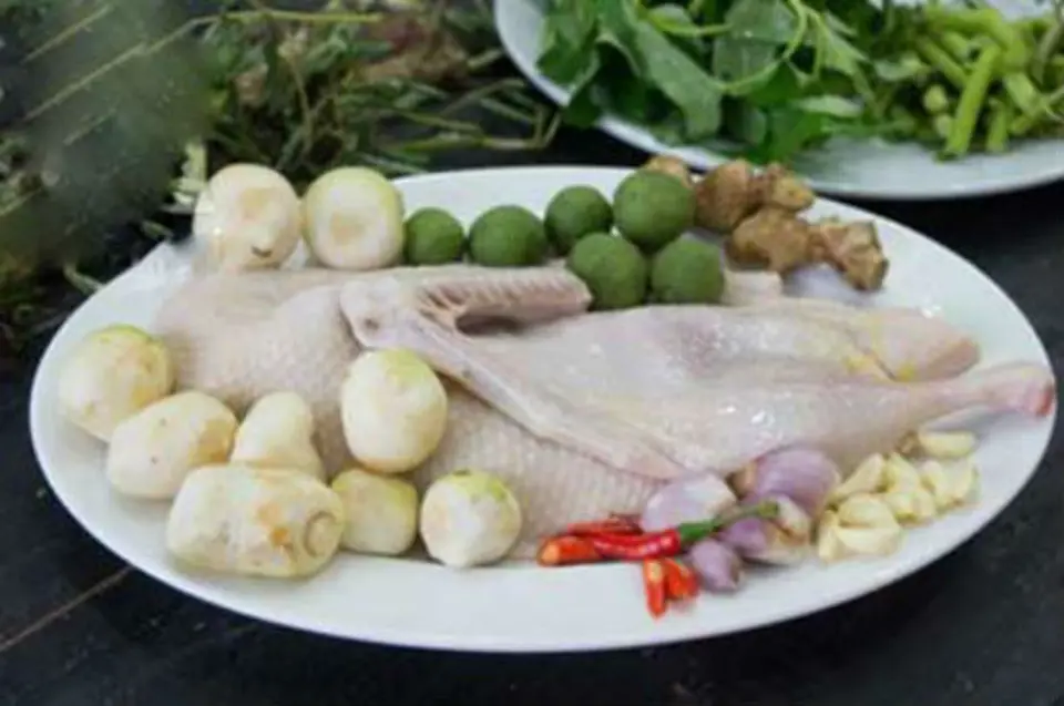 Cách làm vịt om sấu thật ngon cho bữa ăn ngày hè