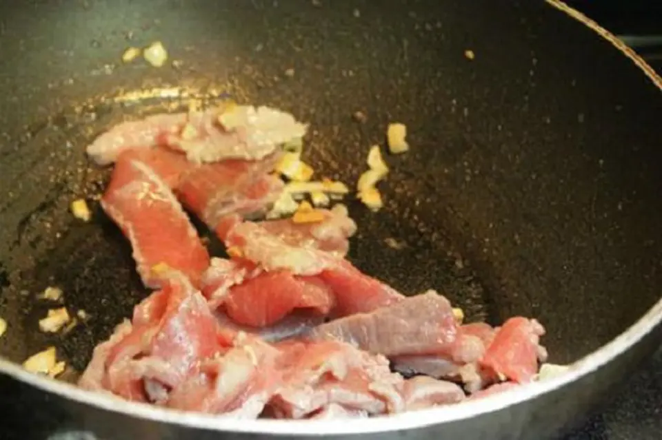 Cách nấu canh thịt bò với cà chua Cách nấu canh thịt bò với cà chua