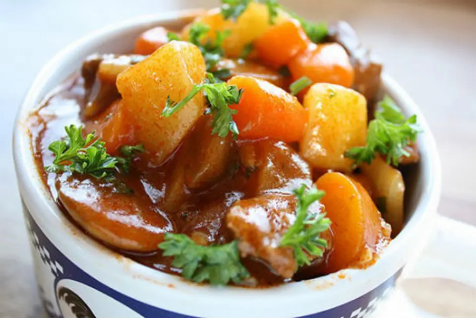Cách nấu thịt bò sốt vang thơm lừng đãi cả nhà