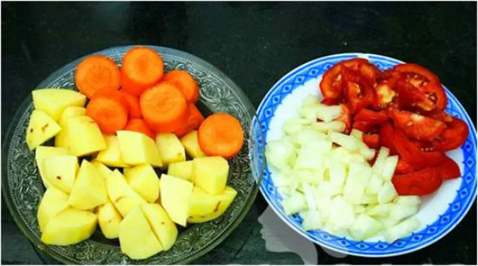 Cách nấu thịt bò sốt vang thơm lừng đãi cả nhà