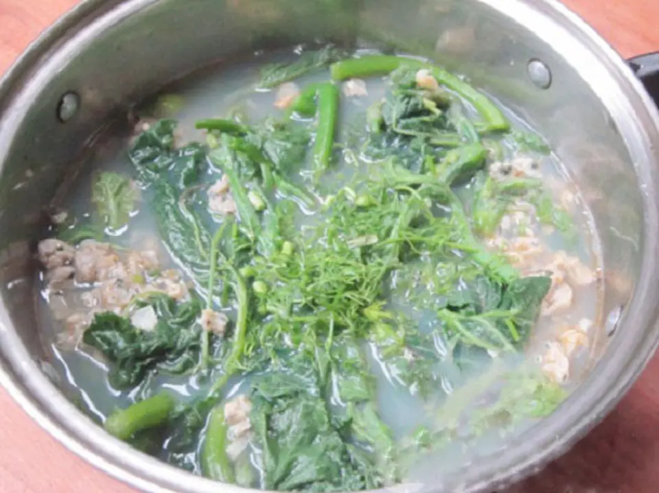 Công thức món canh ngọn bí nấu hến lạ miệng, thanh nhiệt