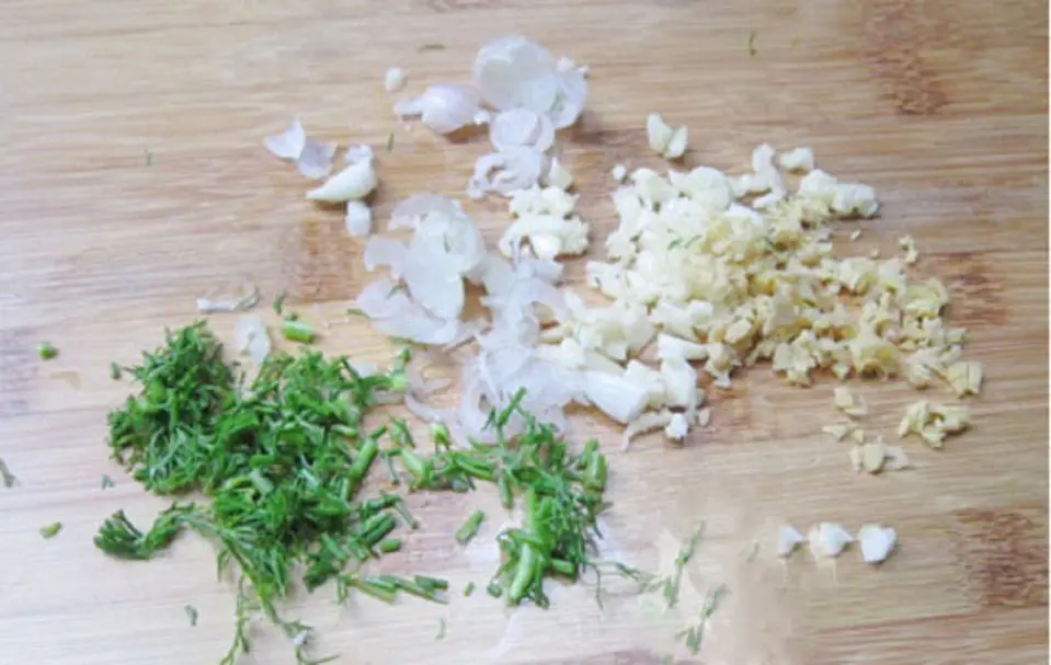 Công thức món canh ngọn bí nấu hến lạ miệng, thanh nhiệt