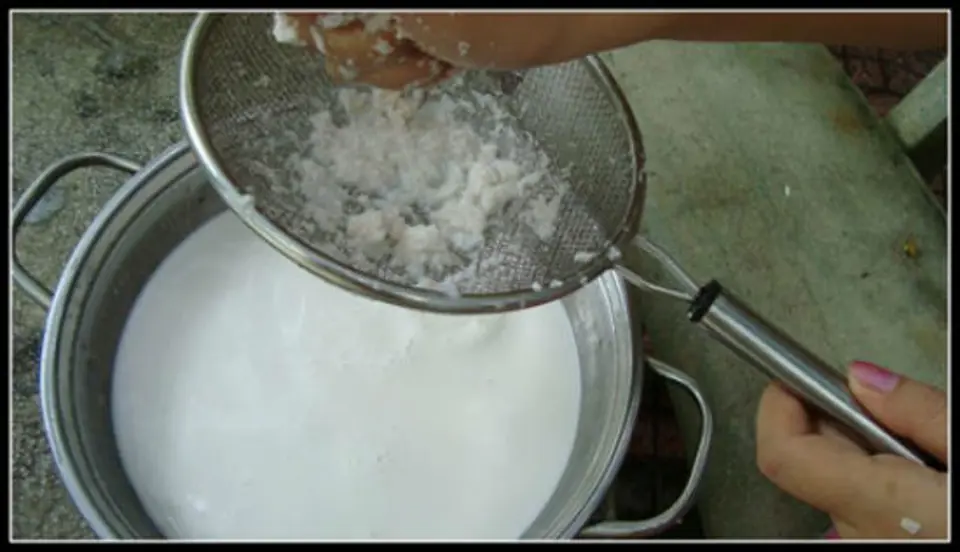 Cùng làm nước cốt dừa tại nhà
