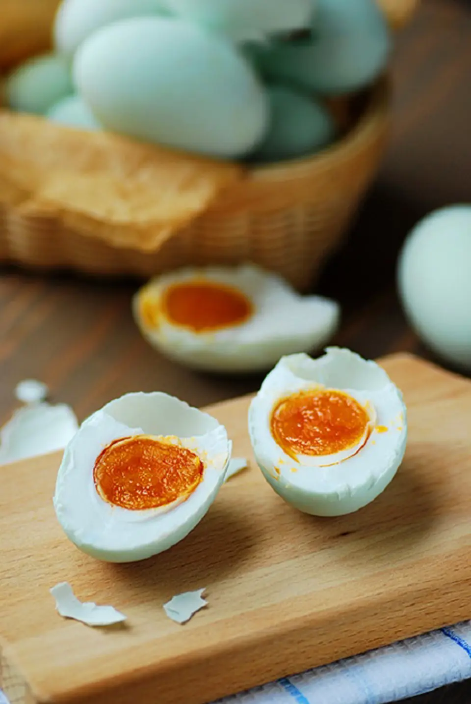 Hướng dẫn 2 cách làm trứng muối đơn giản tại nhà