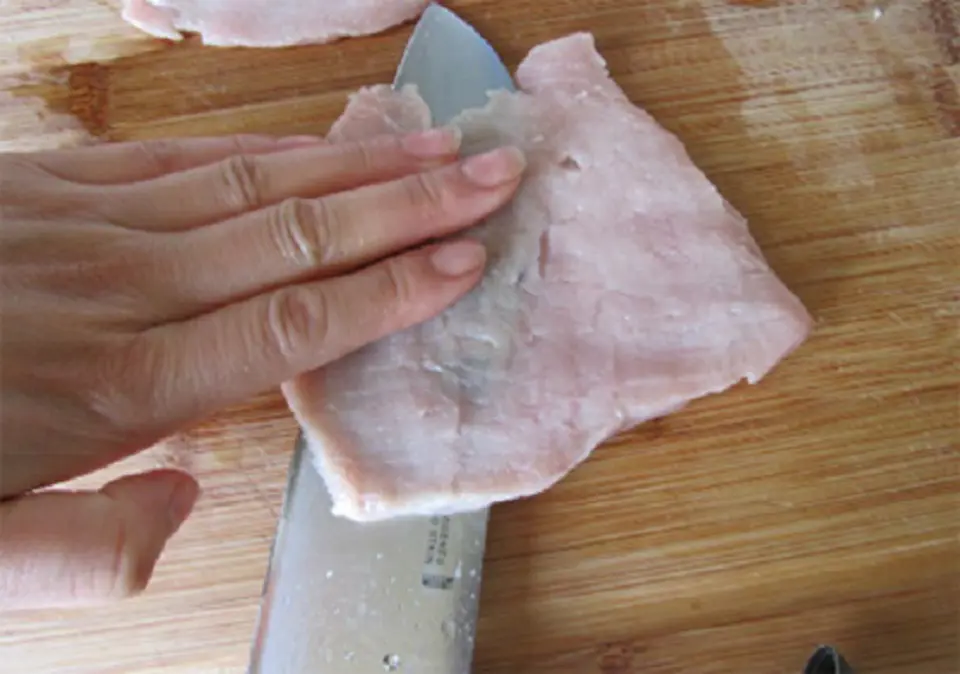 Hướng dẫn làm món ăn vặt thịt cuộn chiên giòn tan