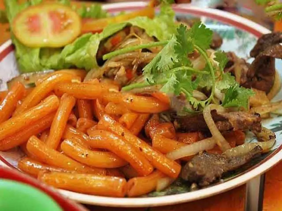 Hướng dẫn làm nui xào gà đơn giản