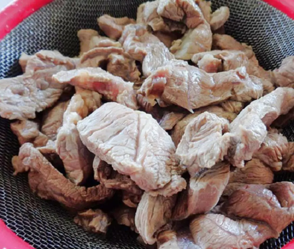 Hướng dẫn nấu món thịt bò hầm nấm đơn giản đậm đà