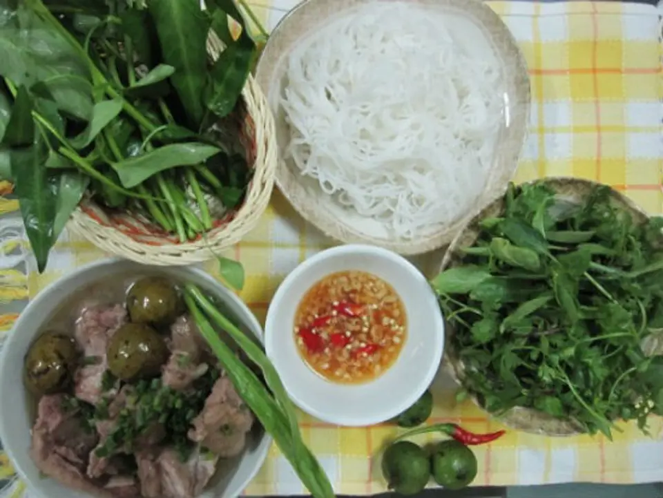 Tham khảo cách làm vịt om sấu cho ngày mát trời