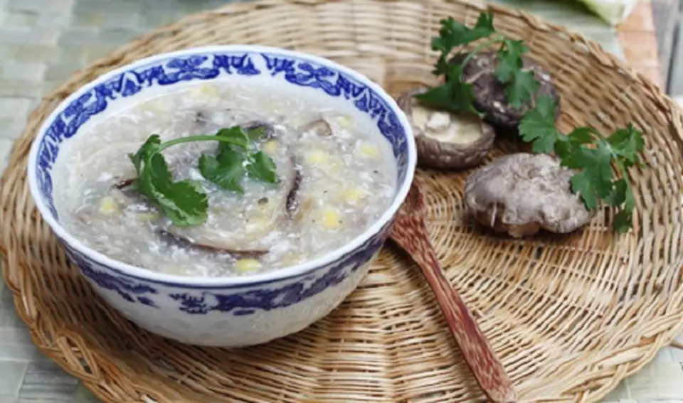 Tham khảo cách nấu súp gà nấm hương thơm ngon, bổ dưỡng