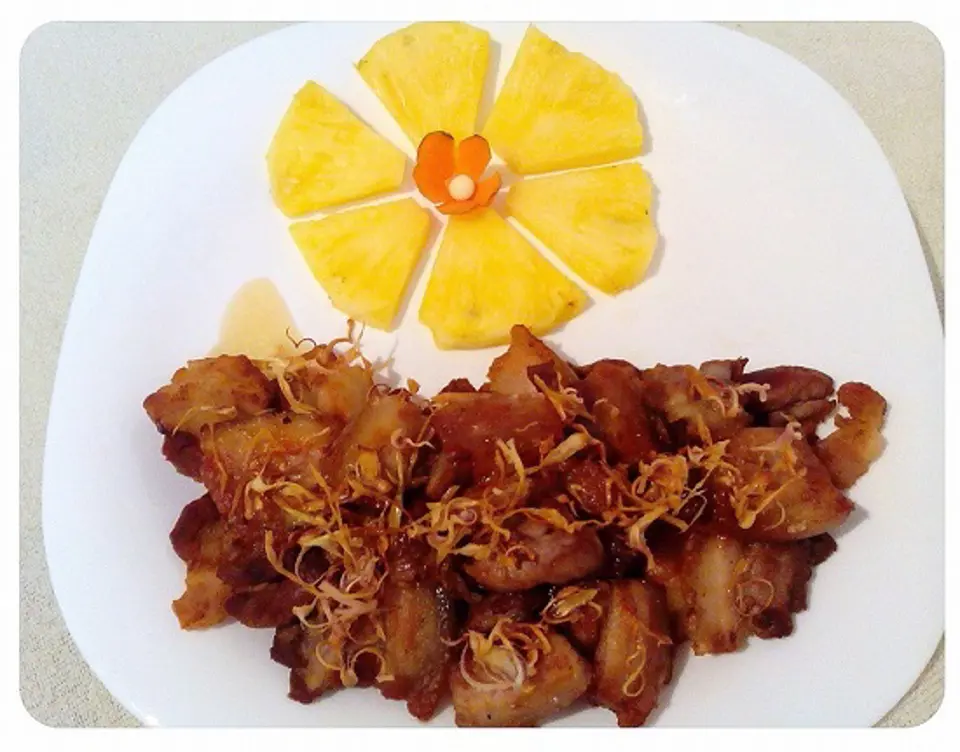Thịt ba chỉ kho riềng vị ngon giản dị