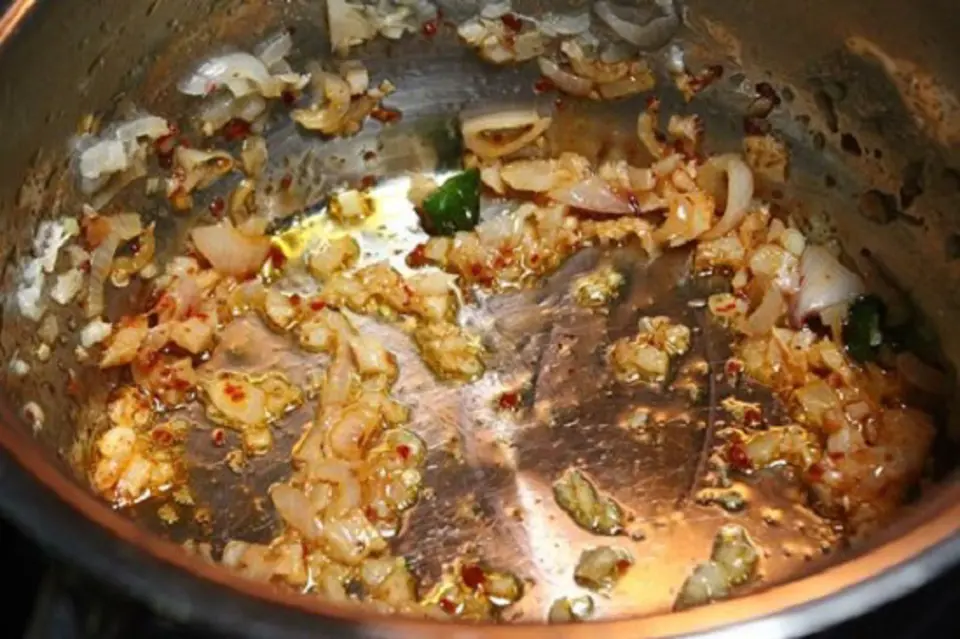 Thịt ba chỉ kho riềng vị ngon giản dị