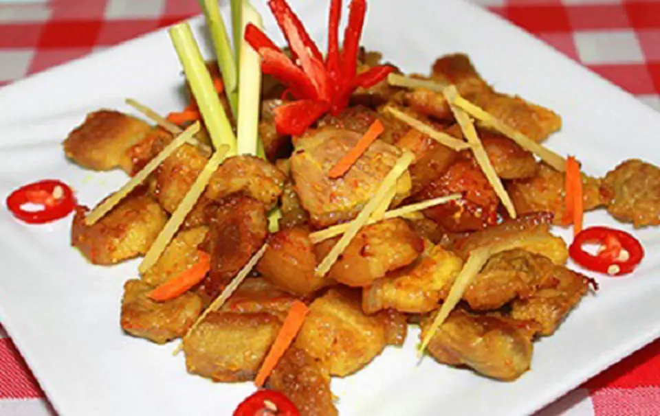 Thịt ba chỉ kho riềng vị ngon giản dị