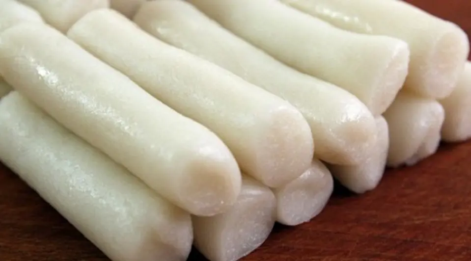 Tự làm bánh&nbsp;gạo tokbokki Hàn Quốc đơn giản ngay tại nhà