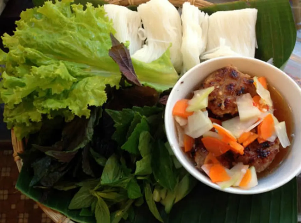 Bí quyết pha&nbsp; nước chấm bún chả cực ngon