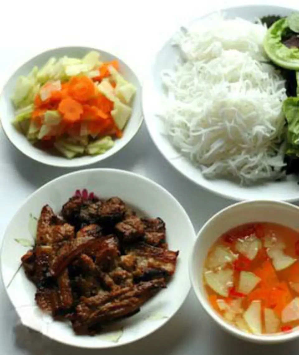 Bí quyết pha&nbsp; nước chấm bún chả cực ngon