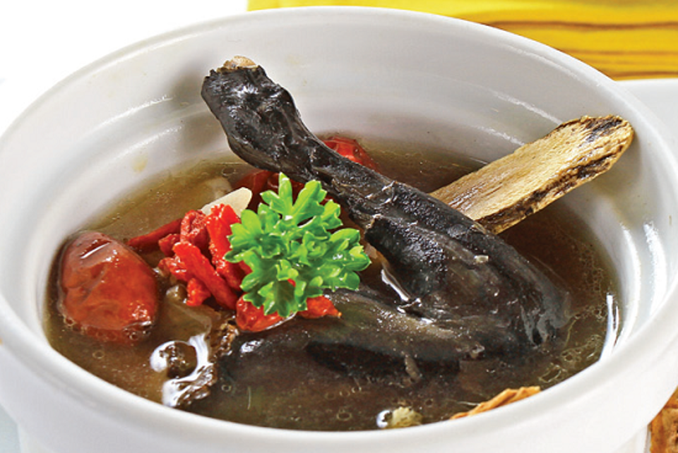 Bổ dưỡng với công thức gà tần thuốc bắc siêu đơn giản Bổ dưỡng với công thức gà tần thuốc bắc siêu đơn giản