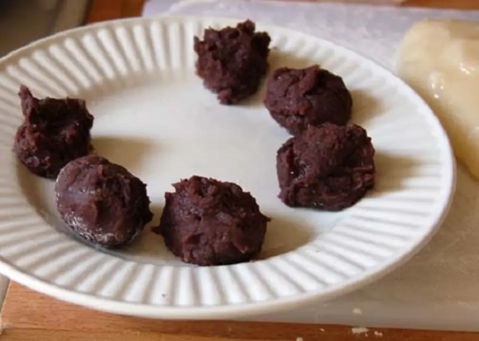 Cách làm bánh mochi dâu tây đậu đỏ món bánh truyền thống của Nhật Bản Cách làm bánh mochi dâu tây đậu đỏ món bánh truyền thống của Nhật Bản