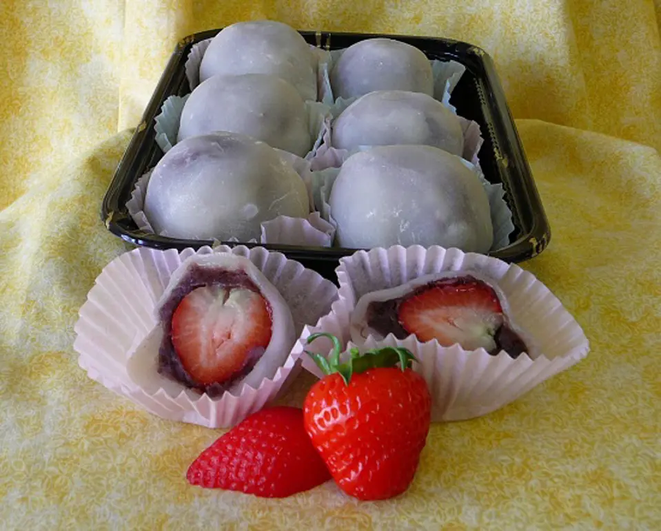 Cách làm bánh mochi dâu tây đậu đỏ món bánh truyền thống của Nhật Bản Cách làm bánh mochi dâu tây đậu đỏ món bánh truyền thống của Nhật Bản