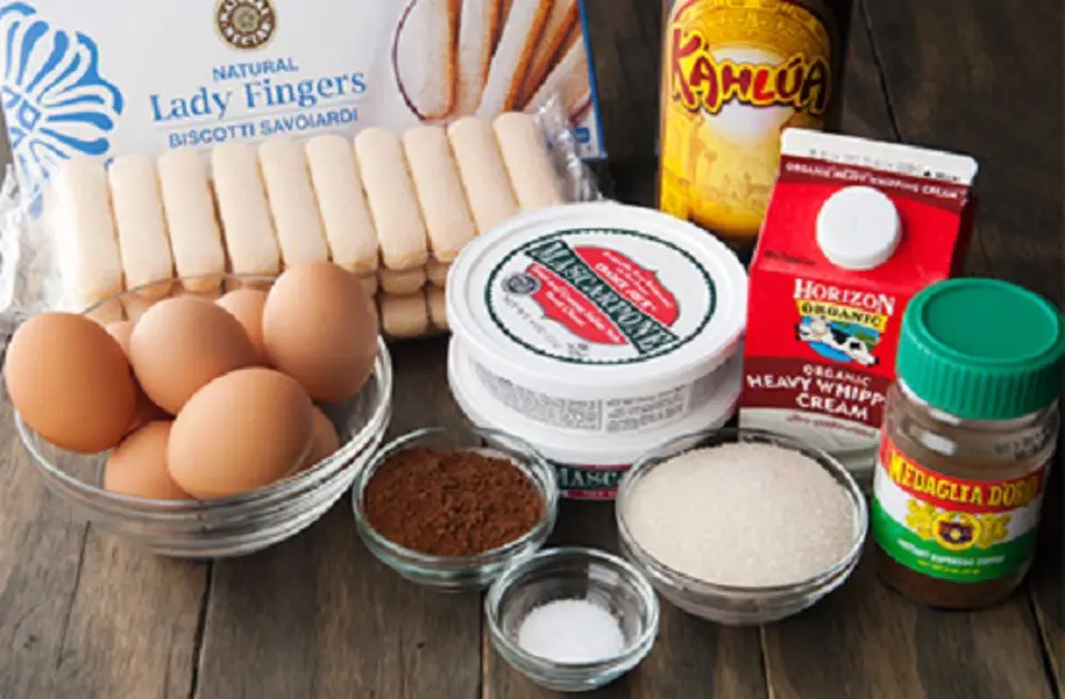 Cách làm bánh Tiramisu ba tầng độc đáo
