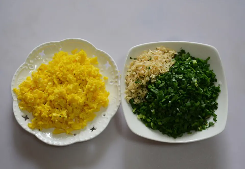 Cách làm bánh xếp nhân tép nóng hổi