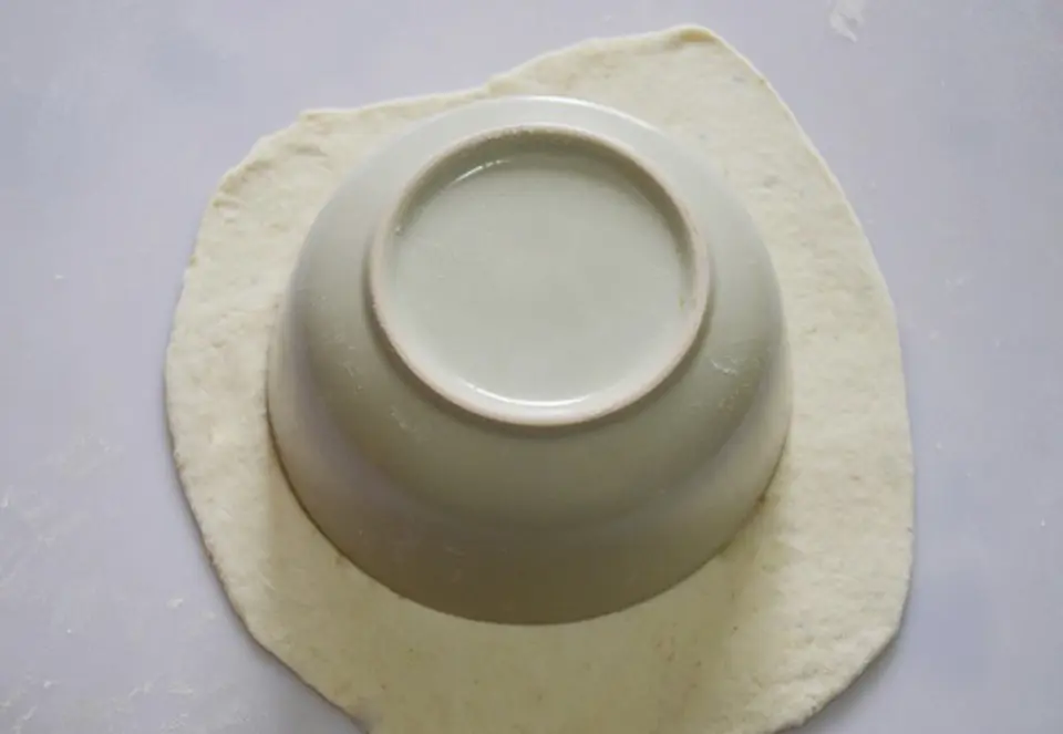 Cách làm bánh xếp nhân tép nóng hổi
