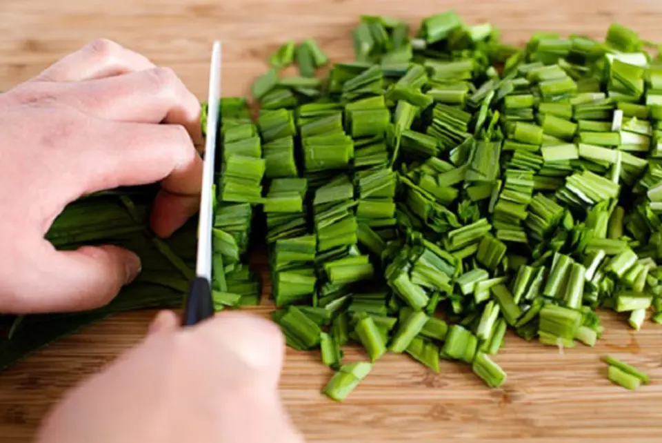 Cách làm bánh xếp nhân tép nóng hổi