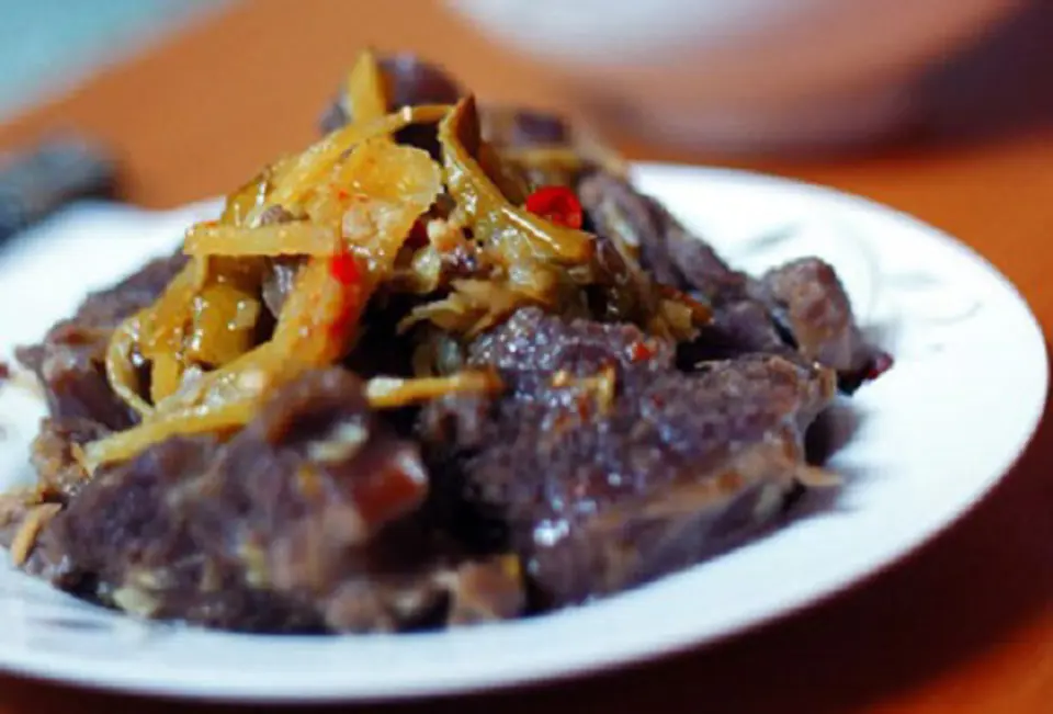 Cách làm bắp bò kho gừng sả thơm lừng đậm đà