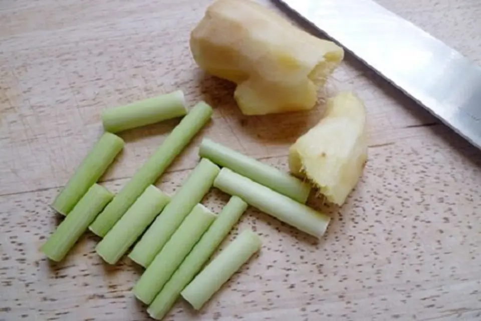 Cách làm bắp bò kho gừng sả thơm lừng đậm đà