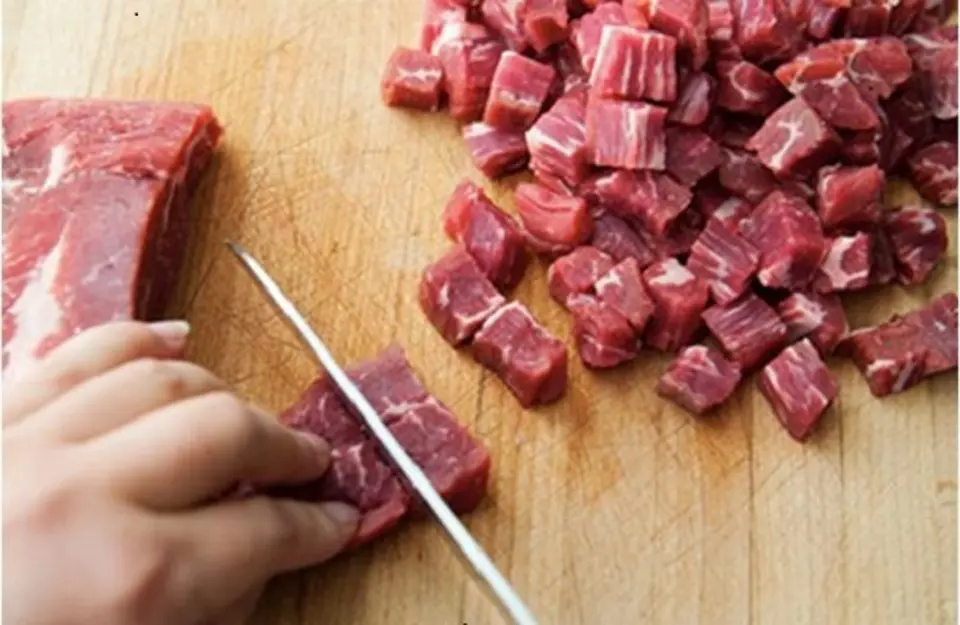 Cách làm bắp bò kho gừng sả thơm lừng đậm đà