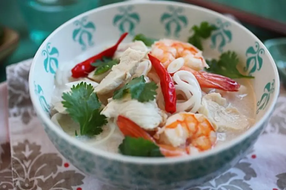 Cách làm bún tôm gà nấu chua cực dễ
