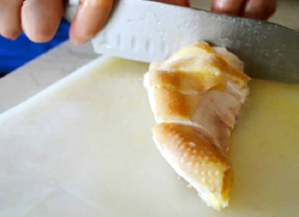 Cách làm bún tôm gà nấu chua cực dễ