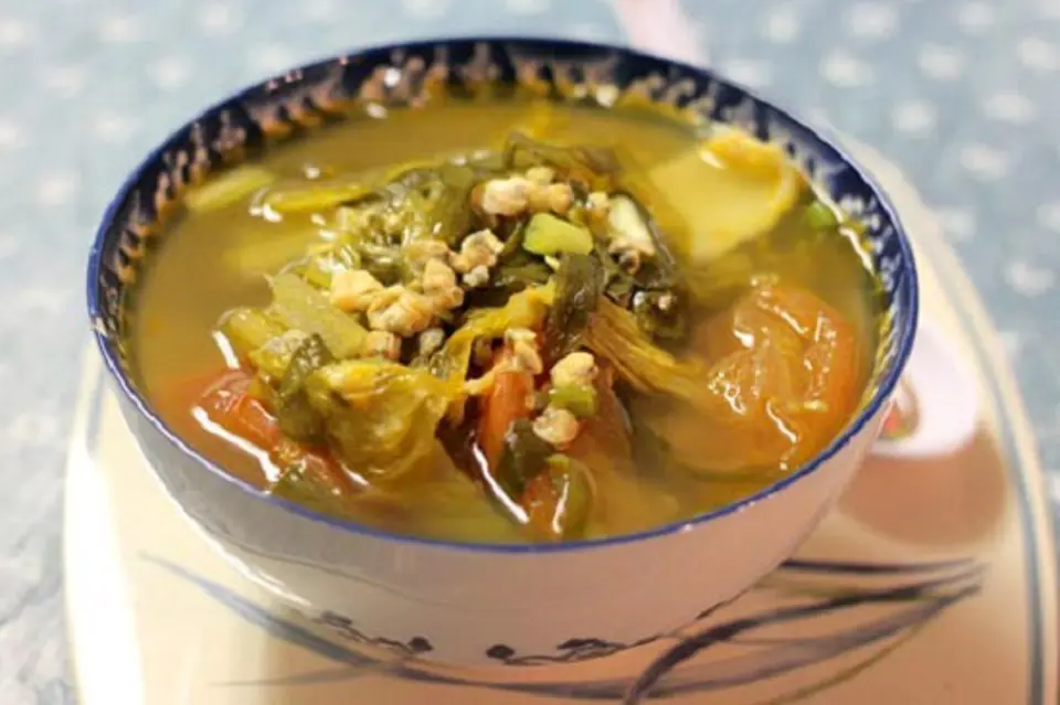 Cách làm canh hến nấu dưa cải chua vừa ngon lại cực kì tiết kiệm