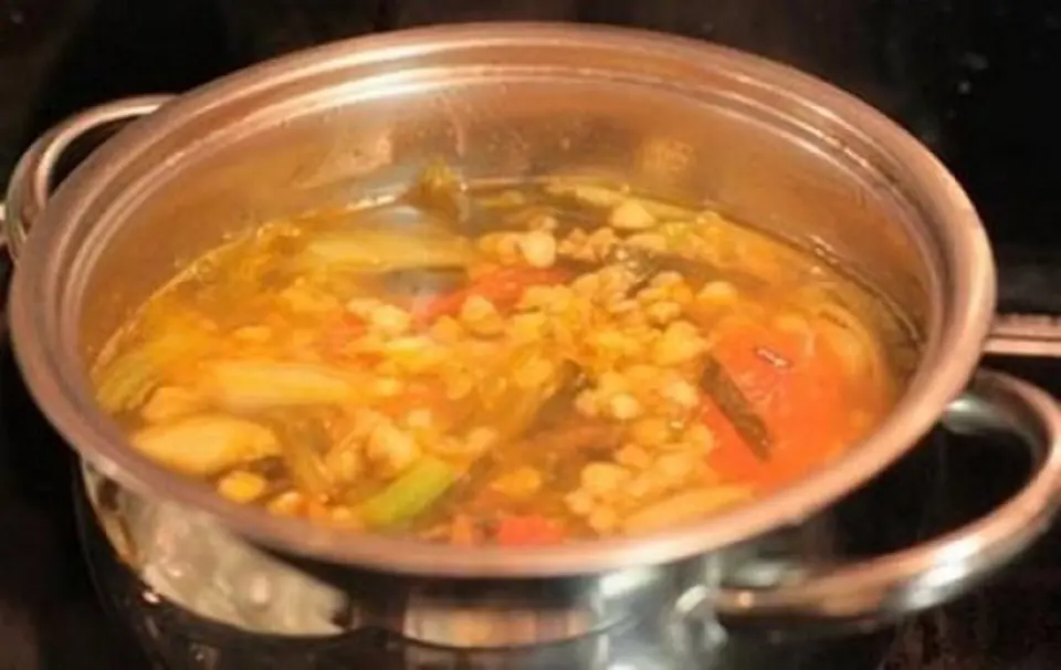 Cách làm canh hến nấu dưa cải chua vừa ngon lại cực kì tiết kiệm