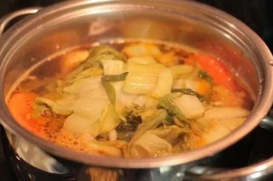 Cách làm canh hến nấu dưa cải chua vừa ngon lại cực kì tiết kiệm