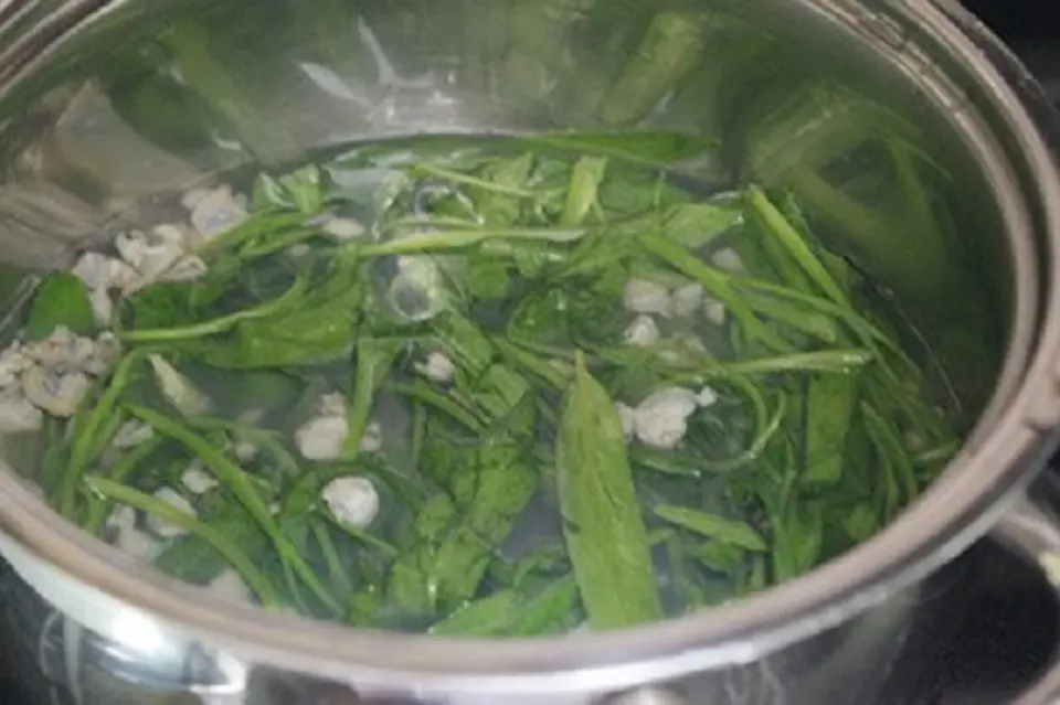 Cách làm canh hến nấu rau muống