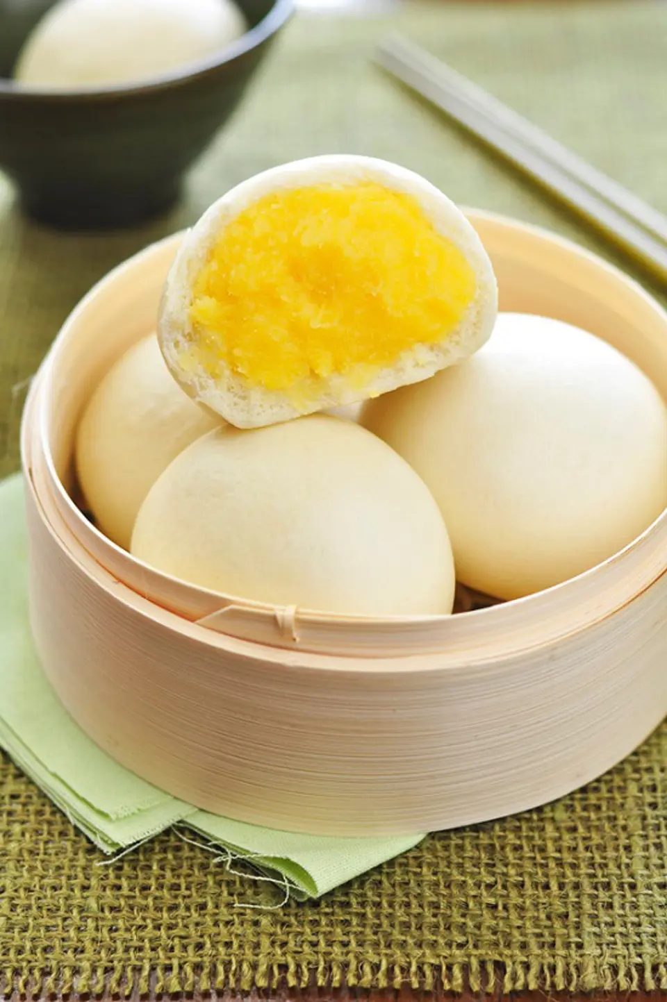 Cách làm món bánh bao ngọt nhân trứng sữa thơm ngon mới lạ